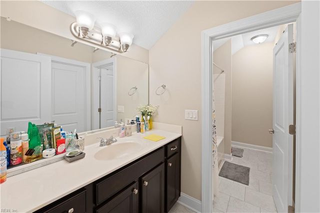 133 Creekfront LN, Suffolk, VA 23435
