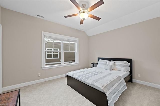 133 Creekfront LN, Suffolk, VA 23435