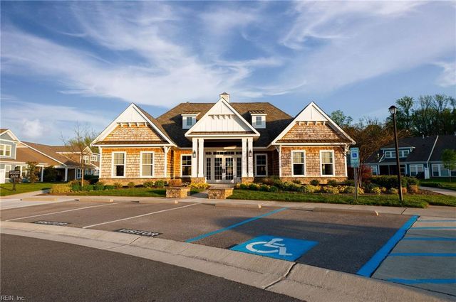 133 Creekfront LN, Suffolk, VA 23435