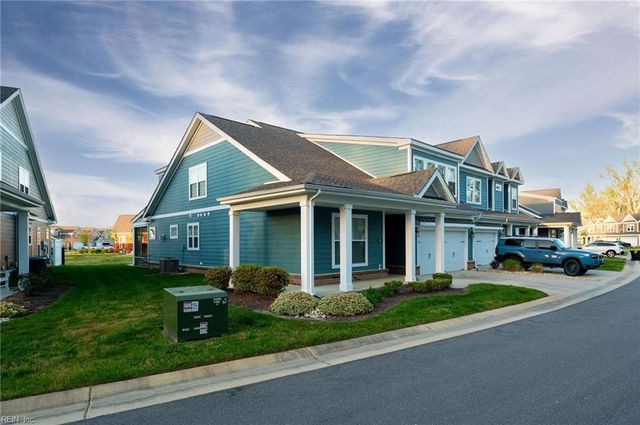 133 Creekfront LN, Suffolk, VA 23435