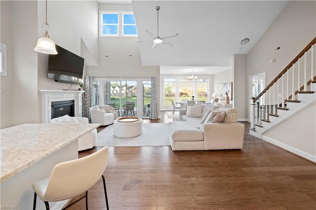 133 Creekfront LN, Suffolk, VA 23435