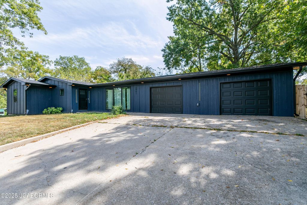 2901 KENBORG, Jefferson City, MO 65109