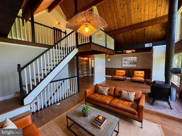 19955 YOUNGS CLIFF RD, Sterling, VA 20165