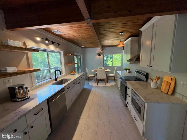 19955 YOUNGS CLIFF RD, Sterling, VA 20165