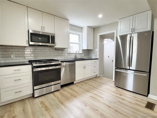 24730 Oxford Street, Dearborn, MI 48124