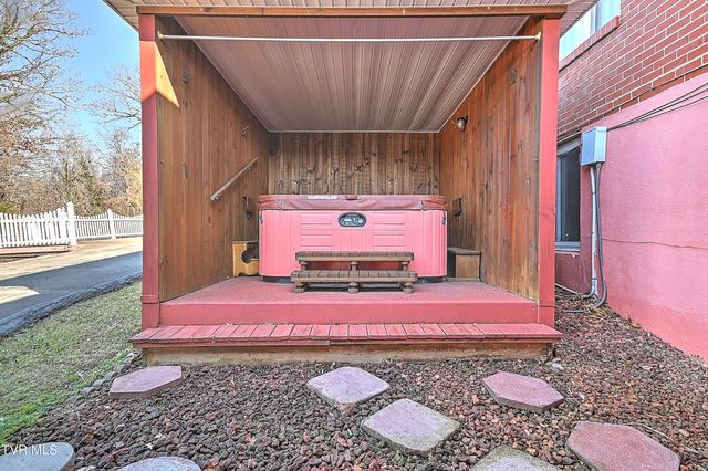 305 Belmont Drive, Bristol, TN 37620