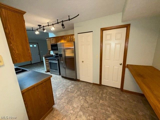 691 S Point Trail, Berea, OH 44017