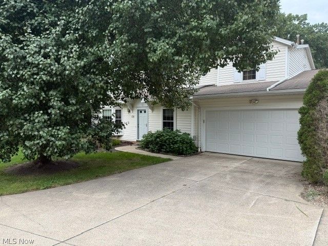 691 S Point Trail, Berea, OH 44017