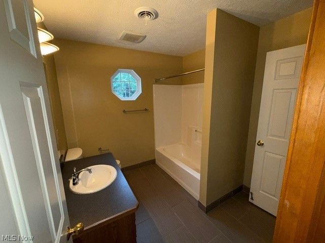 691 S Point Trail, Berea, OH 44017