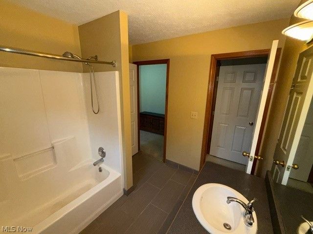 691 S Point Trail, Berea, OH 44017