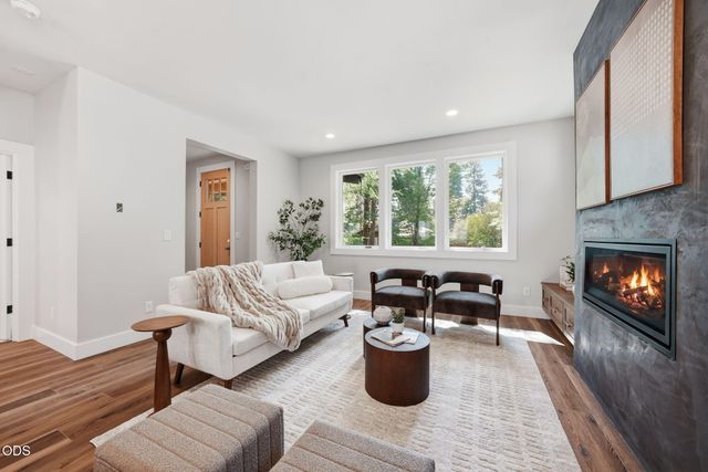 1548 NW Elgin Avenue 1 & 2, Bend, OR 97703