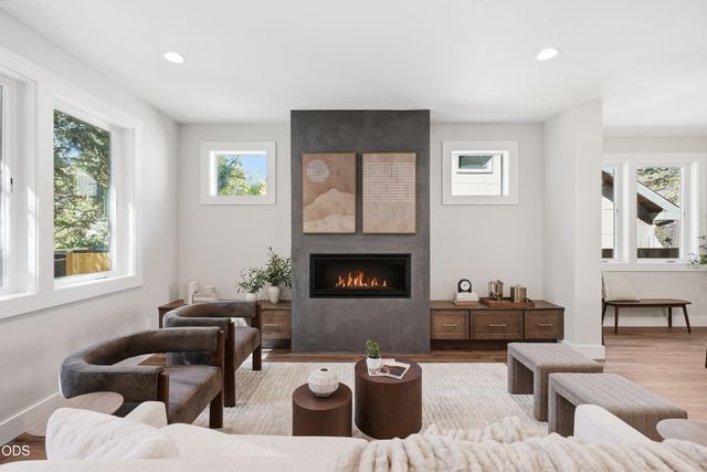 1548 NW Elgin Avenue 1 & 2, Bend, OR 97703