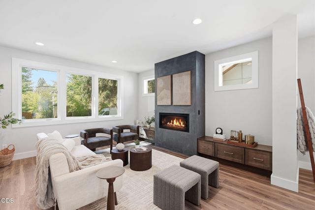 1548 NW Elgin Avenue 1 & 2, Bend, OR 97703