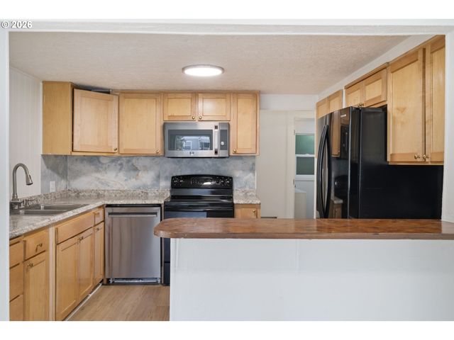 1065 9TH St, Washougal, WA 98671