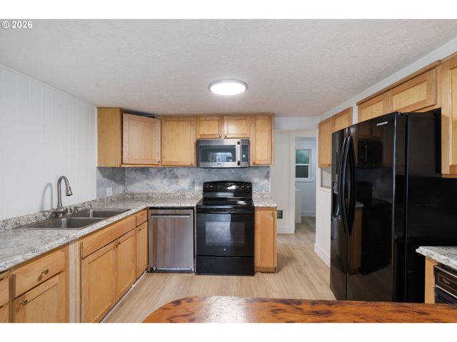 1065 9TH St, Washougal, WA 98671