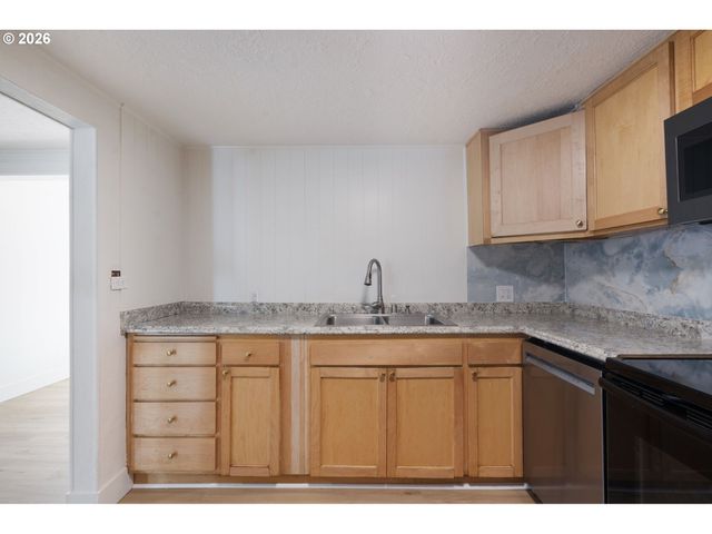1065 9TH St, Washougal, WA 98671