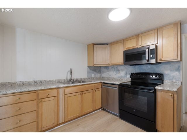 1065 9TH St, Washougal, WA 98671