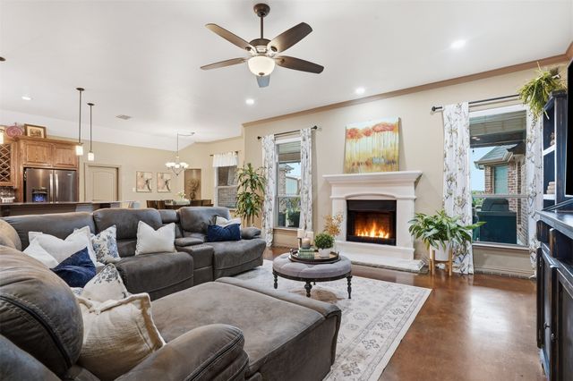 217 Silver Rose Boulevard, Burleson, TX 76028