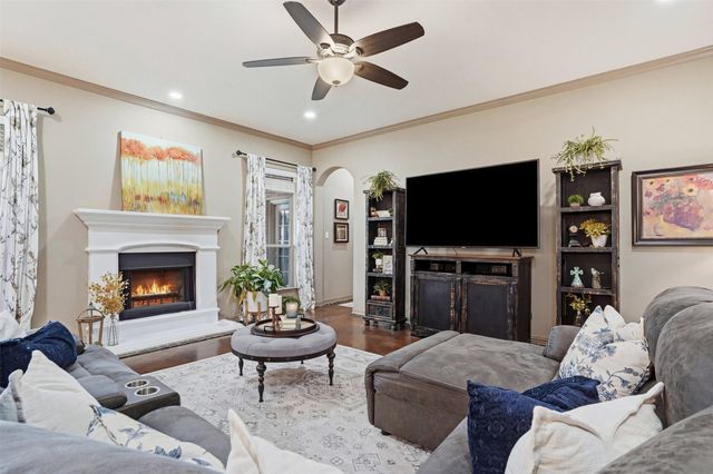 217 Silver Rose Boulevard, Burleson, TX 76028