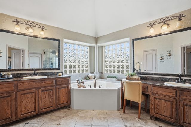 217 Silver Rose Boulevard, Burleson, TX 76028