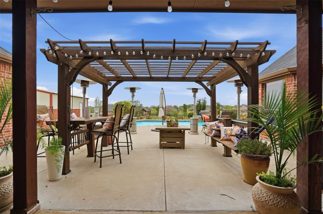 217 Silver Rose Boulevard, Burleson, TX 76028
