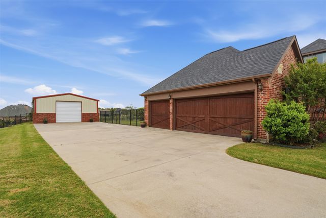 217 Silver Rose Boulevard, Burleson, TX 76028