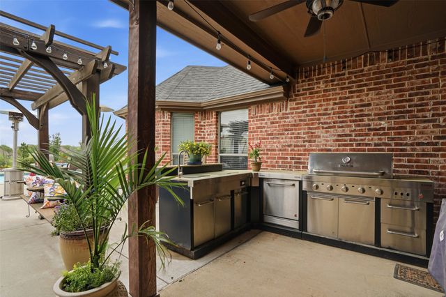 217 Silver Rose Boulevard, Burleson, TX 76028