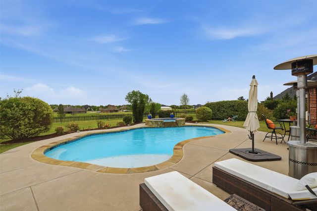 217 Silver Rose Boulevard, Burleson, TX 76028