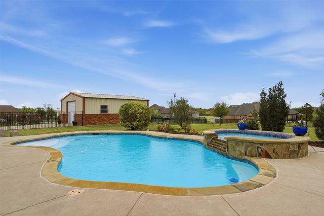 217 Silver Rose Boulevard, Burleson, TX 76028