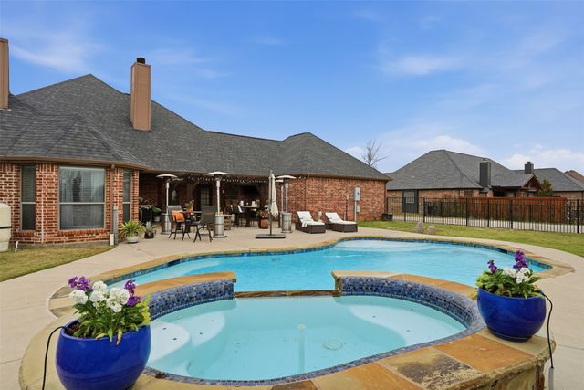 217 Silver Rose Boulevard, Burleson, TX 76028
