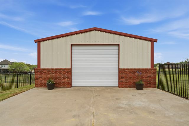 217 Silver Rose Boulevard, Burleson, TX 76028
