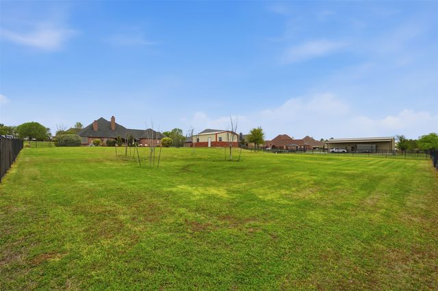 217 Silver Rose Boulevard, Burleson, TX 76028