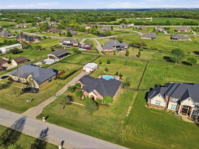 217 Silver Rose Boulevard, Burleson, TX 76028