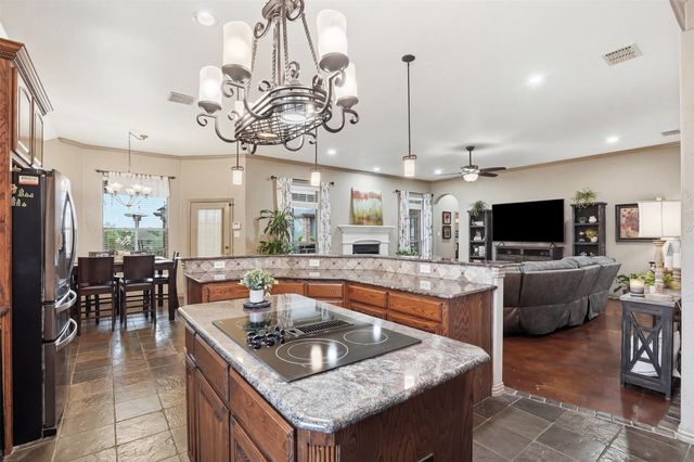 217 Silver Rose Boulevard, Burleson, TX 76028