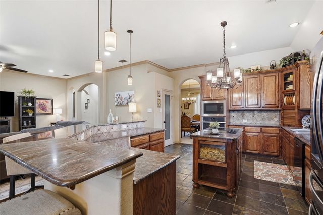 217 Silver Rose Boulevard, Burleson, TX 76028