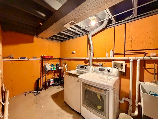 1535 Chatfield Court, Roselle, IL 60172