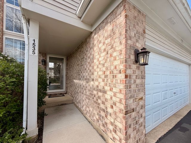 1535 Chatfield Court, Roselle, IL 60172