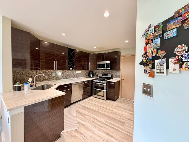 1535 Chatfield Court, Roselle, IL 60172