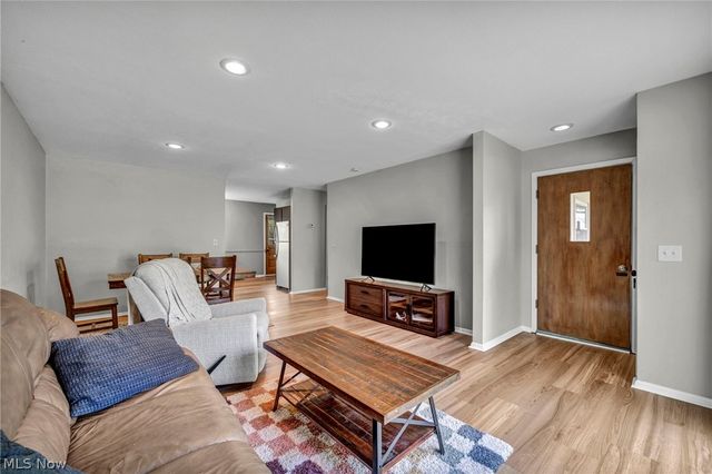 28523 Holly Drive, Olmsted Twp, OH 44070