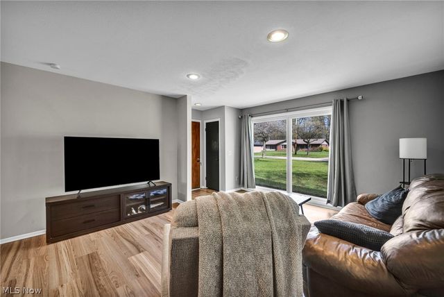 28523 Holly Drive, Olmsted Twp, OH 44070