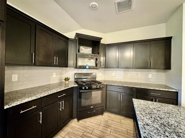 8713 N 63rd East Avenue, Owasso, OK 74055