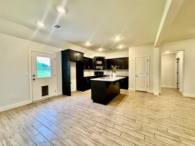 8713 N 63rd East Avenue, Owasso, OK 74055