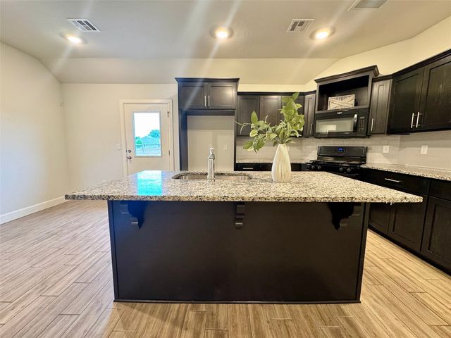 8713 N 63rd East Avenue, Owasso, OK 74055