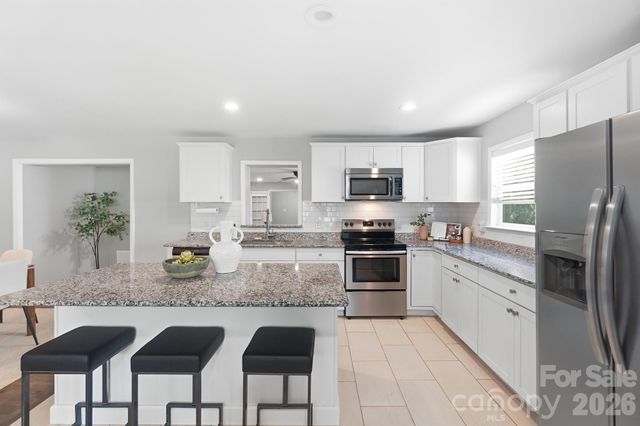 1816 Northcliff Drive, Charlotte, NC 28216
