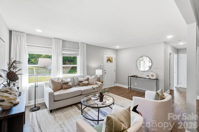 1816 Northcliff Drive, Charlotte, NC 28216