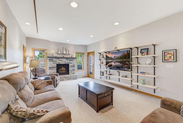 548 Fox River Hills DRIVE, Waterford, WI 53185
