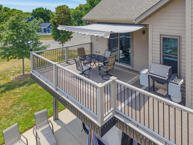 548 Fox River Hills DRIVE, Waterford, WI 53185
