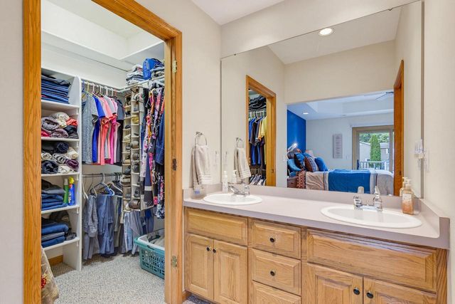 548 Fox River Hills DRIVE, Waterford, WI 53185