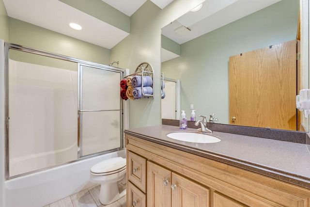 548 Fox River Hills DRIVE, Waterford, WI 53185