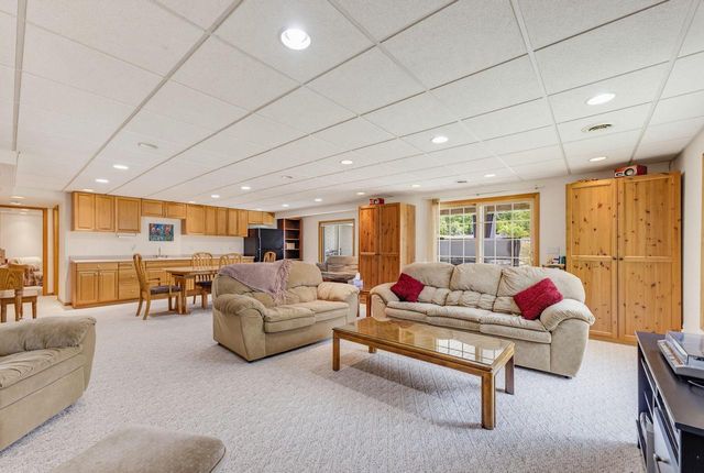 548 Fox River Hills DRIVE, Waterford, WI 53185